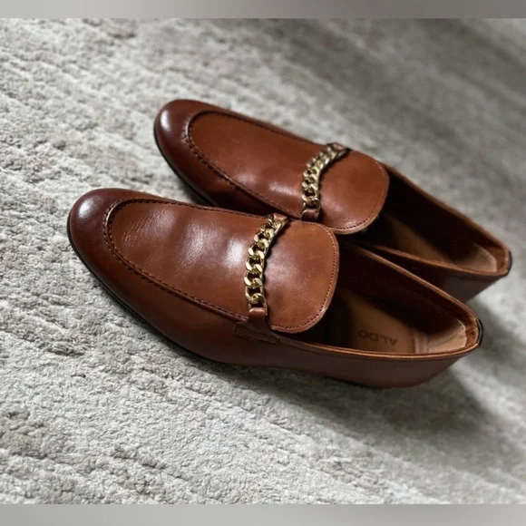 Aldo Sleek Tan color Loafers with chain detail Sz 10 - Picture 8 of 9